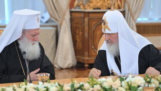 Патриарх Болгарский Неофит (слева) и патриарх Московский и всея Руси Кирилл.