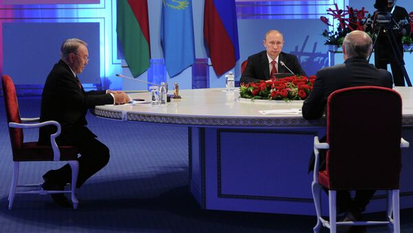 Президенты России, Казахстана и Белоруссии Владимир Путин, Нурсултан Назарбаев и Александр Лукашенко на заседании ЕАЭС