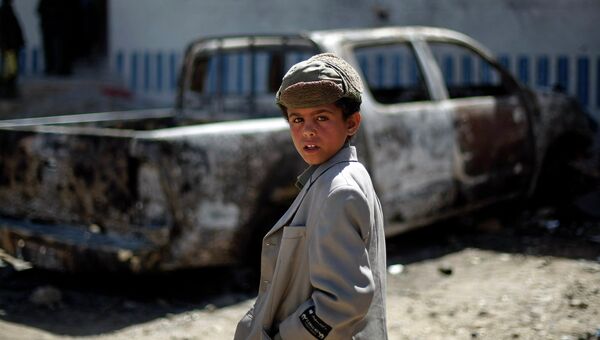 Автомобиль, сожженный в Йемене. Архивное фото