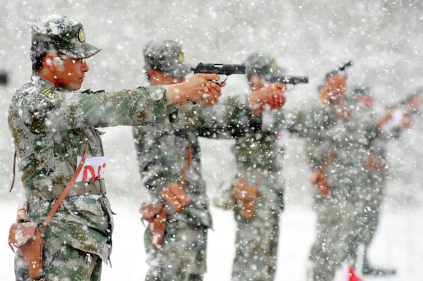 Солдаты Китайской Народно-освободительной армии (НОАК)