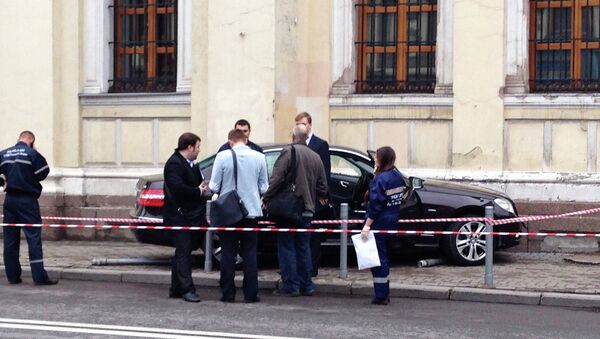 Автомобиль Mercedes, расстрелянный киллером на улице Покровка,17
