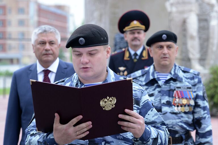 Вручение служебных удостоверений сотрудникам ЦСН ГУ МВД России по г. Москве