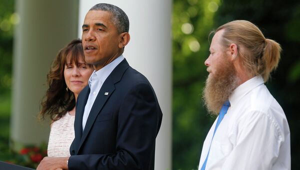 Барак Обама с родителями освобожденного талибами сержанта Боуи Бергдала