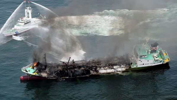 Взрыв на борту японского танкера у острова Хонсю