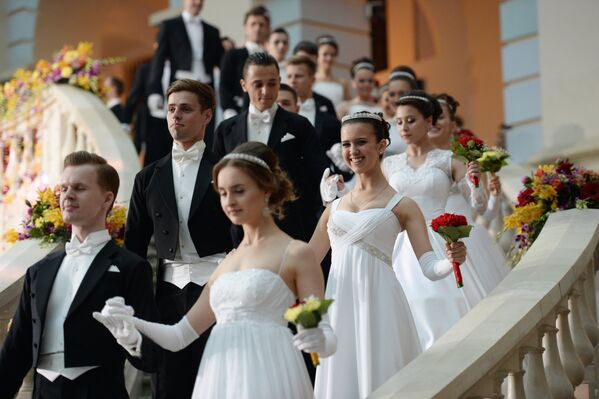 Участники XII Благотворительного Венского Бала в Гостином дворе в Москве