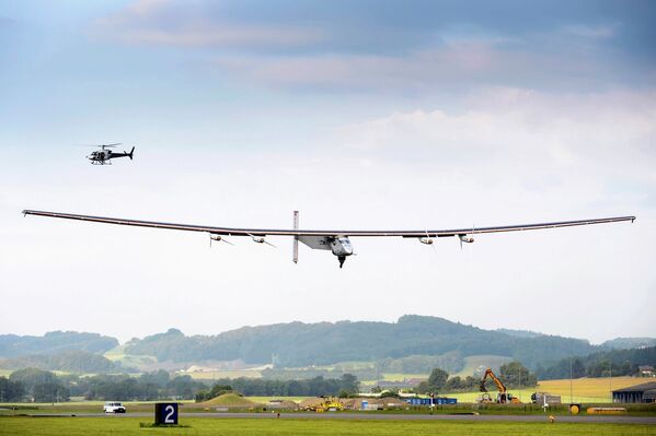 Первый полет экспериментального самолета Solar Impulse 2  на солнечных батареях