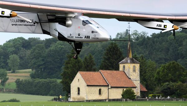 Первый полет экспериментального самолета Solar Impulse 2 на солнечных батареях