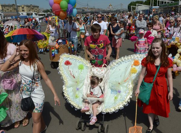 Парад-карнавал колясок в Москве