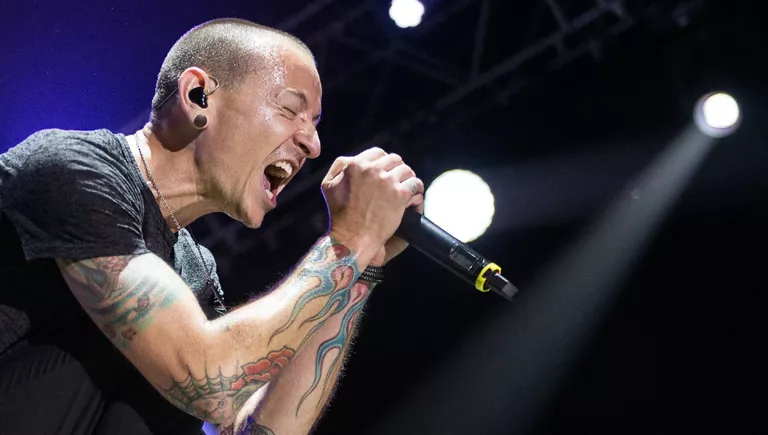 Участник американской группы Linkin Park Честер Беннингтон Участник американской группы Linkin Park Честер Беннингтон