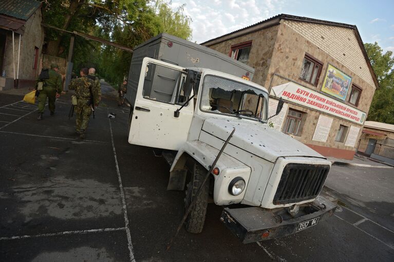 Ополченцы установили контроль над воинской частью в Луганске