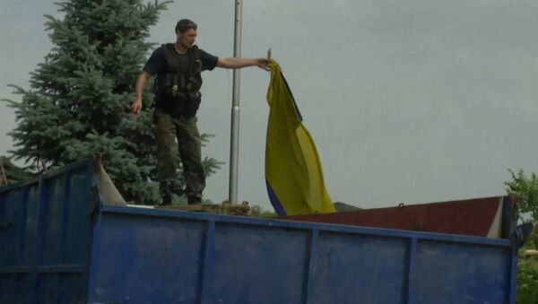 Ополченцы Луганска сняли флаг Украины с захваченной погранчасти