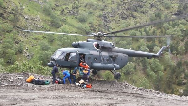 Спасатели на месте ДТП в Цунтинском районе Дагестана