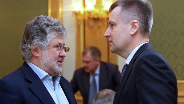 Игорь Коломойский (слева) и председатель Службы безопасности Украины (СБУ) Валентин Наливайченко. Архивное фото