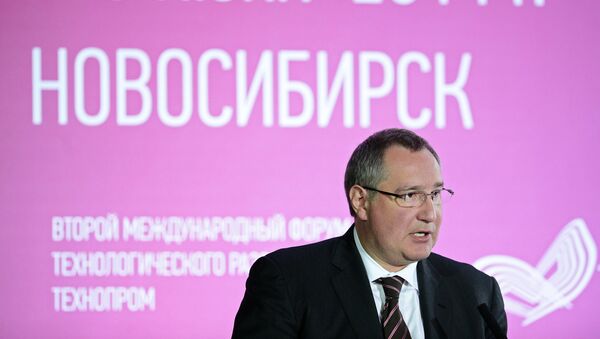 Заместитель председателя правительства РФ Дмитрий Рогозин выступает на Технопром - 2014 в Новосибирске