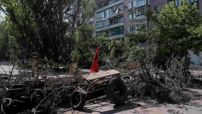 Баррикада на одной из улиц Славянска, Архивное фото