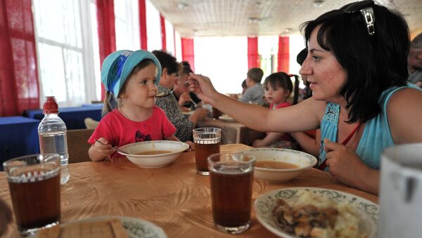 Украинские беженцы в оздоровительном центре Дмитриадовский в Ростовской области. Архивное фото