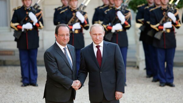 Президент Франции Франсуа Олланд и президент России Владимир Путин на мероприятии по случаю 70-летия высадки союзников в Нормандии. Архивное фото