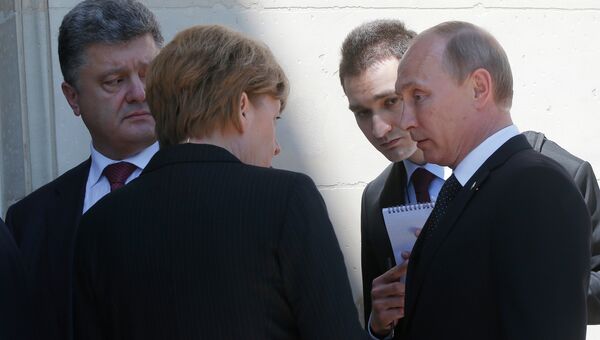 Ангела Меркель, Владимир Путин и Петр Порошенко на мероприятии по случаю 70-летия высадки союзников в Нормандии. Архивное фото