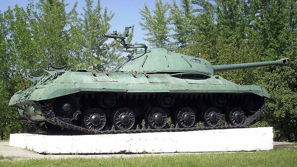 Танк ИС-3 на постаменте. Константиновка Донецкая область. Архивное фото