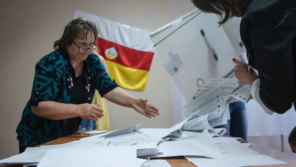 Подсчет голосов на парламентских выборах в Южной Осетии. Архивное фото