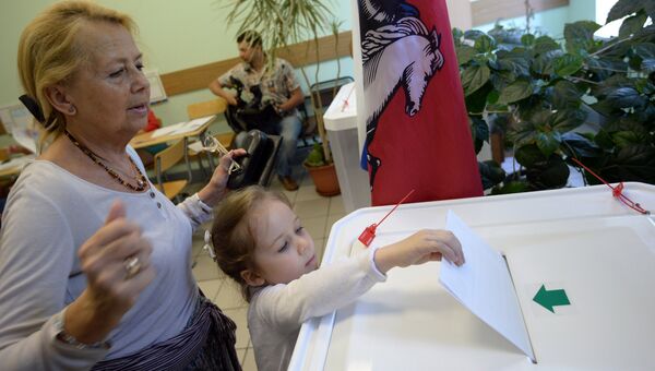Горожане голосуют на выборах в Московскую городскую думу. Архивное фото