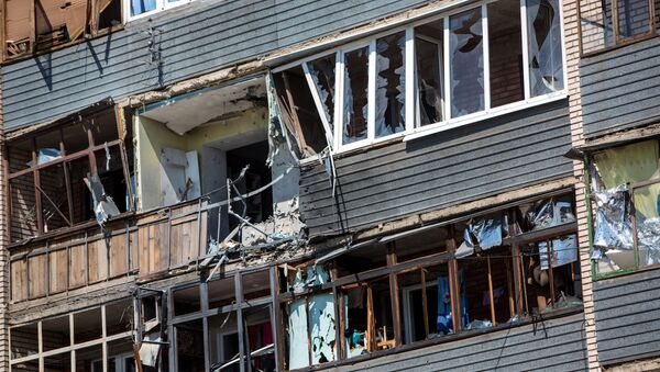 Дом, пострадавший в результате массированных артиллерийских ударов по Славянску. Архивное фото