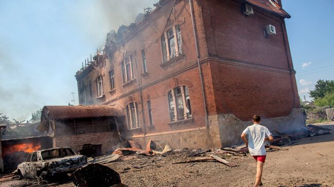 Последствия артиллерийских ударов по Славянску. Архивное фото