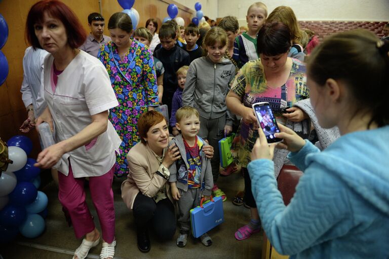 Акция благотворительной программы банка ВТБ «Мир без слез» в Новосибирской областной клинической больнице