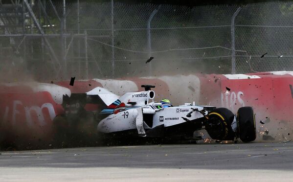 Бразильский гонщик Фелипе Масса попал в аварию во время гран-при Канады по Формуле-1