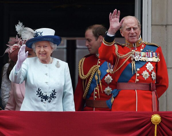 Королева Великобритании Елизавета II и принц Филипп на церемонии Trooping The Colour