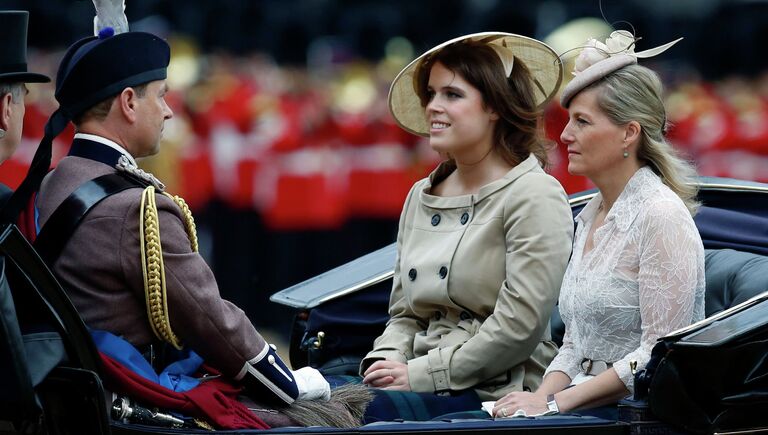 Британский принц Эдвард, принцесса Эжени и Софи, графиня Уэссекская на церемонии Trooping The Colour