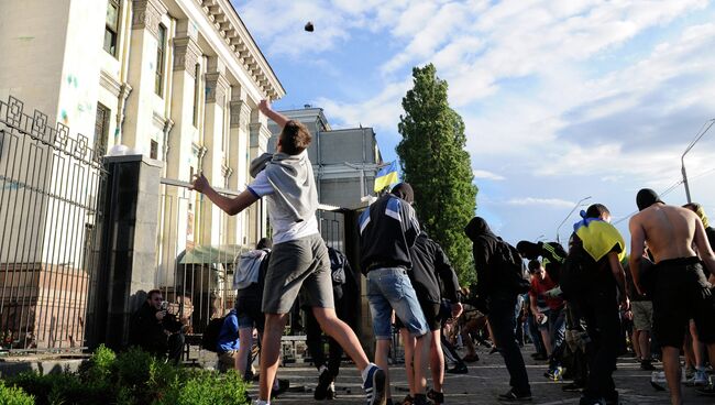 Беспорядки у посольства Российской Федерации в Киеве. Архивное фото