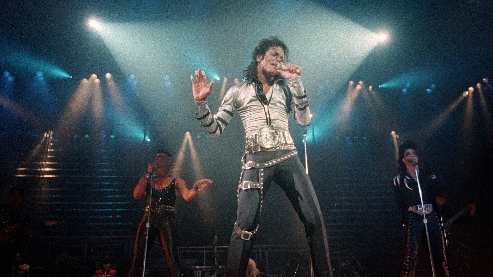 Michael Jackson on stage at Los Angeles Sports Arena, 1988 - RIA Novosti, 1920, 09/11/2022