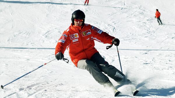 Михаэль Шумахер катается на горных лыжах в Италии. Архивное фото