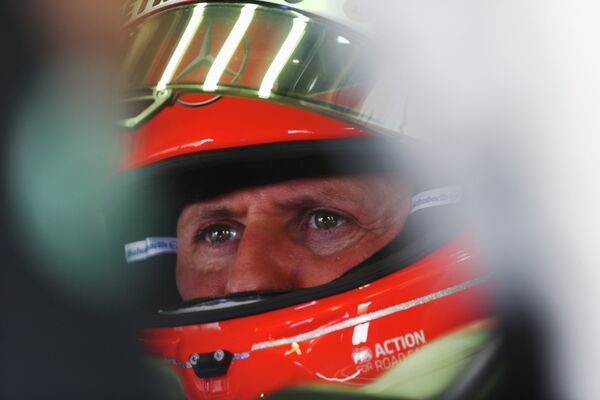 Немецкий автогонщик Михаэль Шумахер во время Гран-при Бразилии