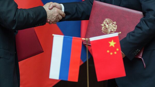 Флаги России и Китая. Архив
