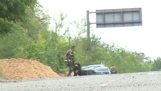 На месте минометного обстрела в поселке Металлист под Луганском. Архивное фото