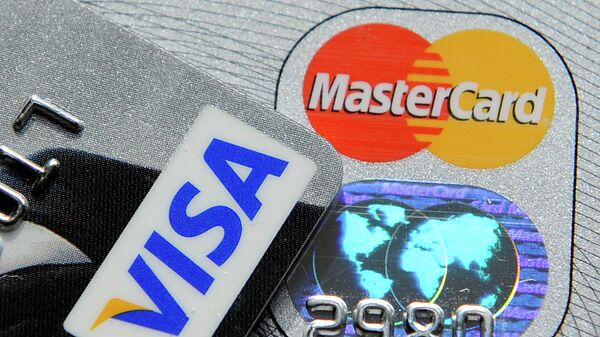 Платежные системы Visa и MasterCard, архивное фото