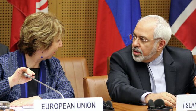 Мохаммад Джавад Зариф и Кэтрин Эштон на переговорах в Вене. 18 июня 2014. Архивное фото