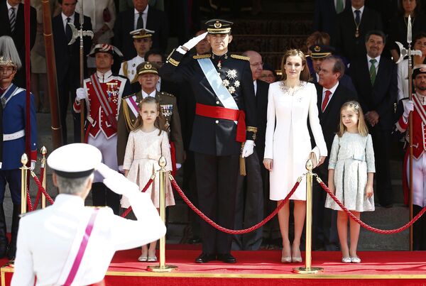 Король Испании Фелипе VI и королева Летиция с дочерьми принцессой Леонор и принцессой Софией