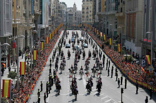 Парад, посвященный церемонии коронации короля Испании Фелипе VI, на улицах Мадрида