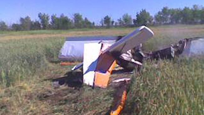 На месте крушения легкомоторного самолета марки СП-30 в Саратовской области. Архивное фото