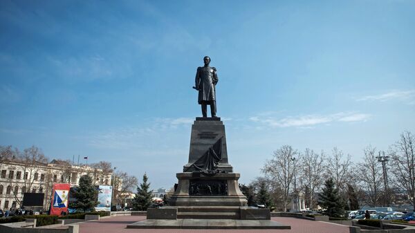 Памятник адмиралу Павлу Нахимову на площади Нахимова в Севастополе. Архивное фото