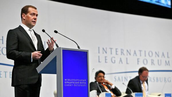 Дмитрий Медведев выступает на пленарном заседании IV Петербургского международного юридического форума