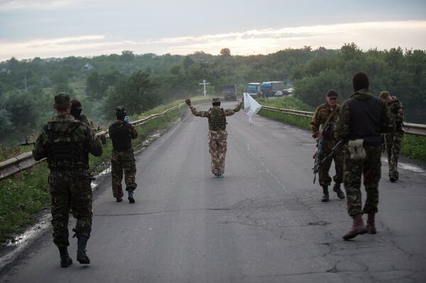 Ополченцы на контрольно-пропускном пункте в селе Карловка под Донецком