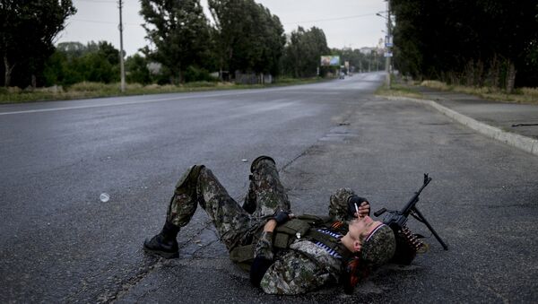Боец ополчения Луганской народной республики в Луганске.