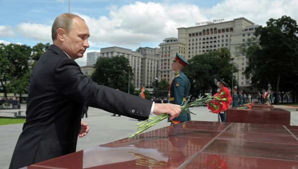 Президент России Владимир Путин возложил цветы к Могиле Неизвестного Cолдата у Кремлевской стены