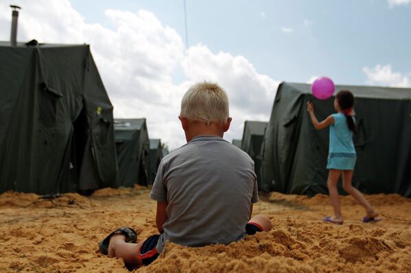 Беженцы из Украины в палаточном лагере в Ростовской области