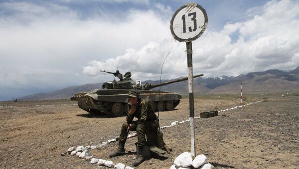 Тренировка танкового полка Киргизии перед Танковым биатлоном.  Архивное фото