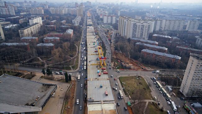 Строящаяся эстакада на Можайском шоссе. Архивное фото